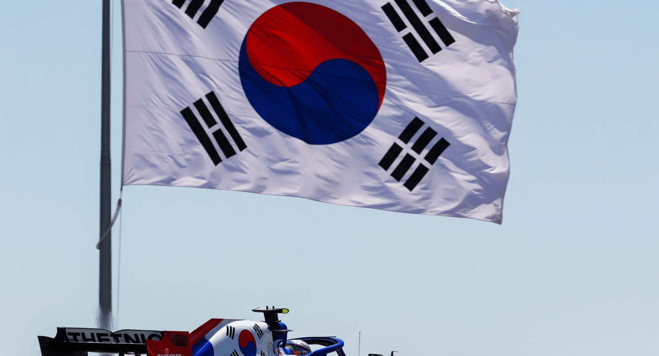 AI로 만든 태극기와 F1 레이스 카 사진 / Gemini(AI) 제공