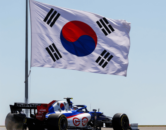 AI로 만든 태극기와 F1 레이스 카 사진 / Gemini(AI) 제공