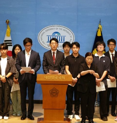 주진우 국회의원과 명예보좌관들이 기자회견을 하는 모습 (출처=주진우 의원실 제공)